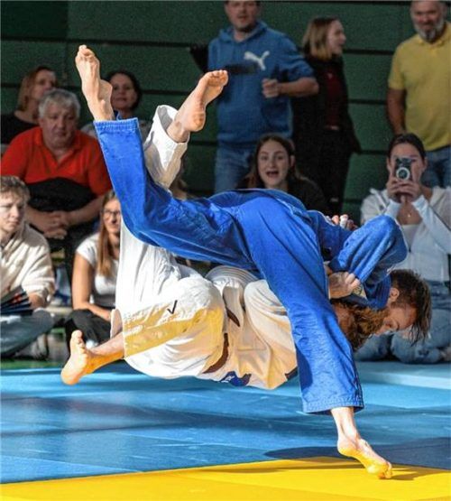 Punktegarant Alexander Klaus-Sternwieser siegte gegen Rüsselsheim mit einem spektakulären Innenschenkel-Wurf. Foto KSV Bad Aibling