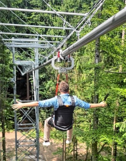 Ruhpoldings Bürgermeister Justus Pfeifer testet die Fly-Line. Foto meine Bergwelt GmbH