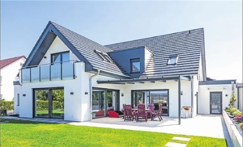 Solardachziegel lassen sich perfekt ins Gesamtbild des Eigenheims integrieren. Foto autarq/Creaton/txn