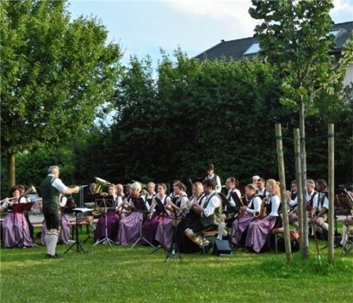 „Sommer im Park 2024“ mit der Marktkapelle, die auch in diesem Jahr wieder im Kurpark spielen wird. Foto  Archiv Eder