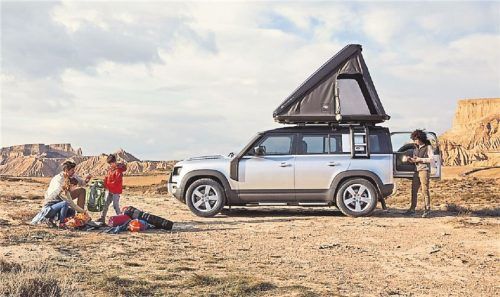 Träumen in luftiger Höhe: Dachzelte wie hier auf dem Land Rover Defender gehören zum angesagten Lifestyle. Foto JLR
