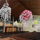 Kirchenschiff gleicht einem bunten Regenbogen