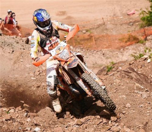 Über Schotter und Steine: Manuel Lettenbichler auf dem Weg zum vierten Sieg in Folge am Erzberg in Österreich. Fotos Red Bull Content Pool