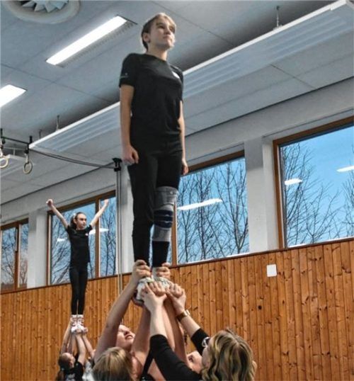 Voller Fokus: Trainingseindrücke beim Cheerleading in Vachendorf. Fotos Nägele