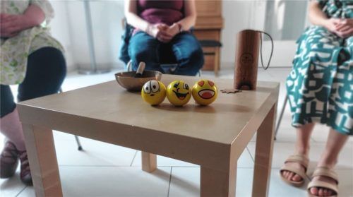„Wir brauchen Zeit für unsere Genesung“, werben die Betroffenen der Selbsthilfegruppe „Gemeinsam statt einsam – Raus aus dem Post-Covid-Strudel“ in Kolbermoor um Verständnis.Foto Beuerlein