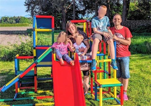 Zusammenhalt als Fundament: Nach der Schockdiagnose um Sohn Ludwig hatte Familie Wimmer aus Großkarolinenfeld auch noch mit finanziellen Sorgen zu kämpfen. Spender helfen – und die Operation gelingt.Foto privat