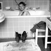 Betrunkene Männer klauen Miller-Foto