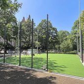 Uli Hoeneß eröffnet Bolzplatz