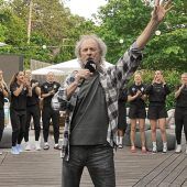 Neue Hymne mit „Wolle“ Petry