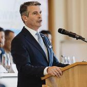 Ein Ritterschlag vom falschen Orden