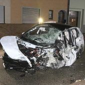 17-Jähriger rast gegen Hausecke