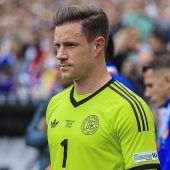 DFB: Nr. 1, Barcelona: Nr. 3