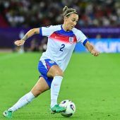 Bronze spielte mit gebrochenem Schienbein