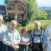 Restauriertes Kruzifix am Schneider-Hof gesegnet