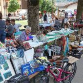 Breites Angebot beim Flohmarkt in Rottau