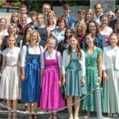 Junge Leute empfangen Sakrament der Firmung in Bernau