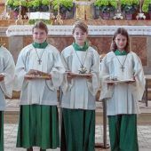 Vier neue Ministranten in Götting feierlich aufgenommen