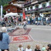 Viel Betrieb beim Straßenfest in Reit im Winkl
