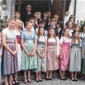 37 Jugendliche aus Neubeuern und 34 Heranwachsende aus Nußdorf gefirmt