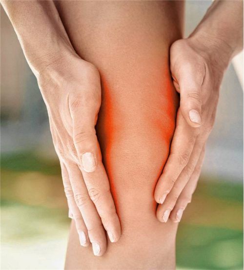 Schmerzen im Gelenk haben viele – Professor Dr. Tepe vom Romed-Klinikum hat eine neue Behandlungsmethode dagegen nach Rosenheim gebracht. Fotos RoMed-Kliniken/IMAGO