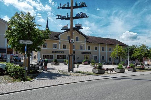 Am Grabenstätter Marktplatz könnte bald ein öffentlicher Trinkbrunnen stehen. Ein zweiter geförderter Trinkbrunnen soll am neuen Dorfplatz in Erlstätt errichtet werden. Foto  MÜLLER