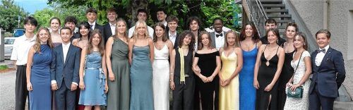 An der Freien Waldorfschule gab es auch in diesem Schuljahr eine 13. Klasse und damit 26 strahlende Abiturienten. Foto Braun