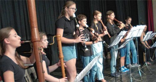 Beeindruckend war der Auftritt des Blockflötenensembles unter der Leitung von Christine Sedlmeier.Foto Musikschule