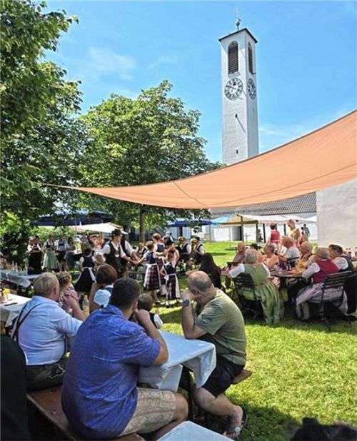 Bei bestem Wetter genossen die Besucher das Fest. Foto re