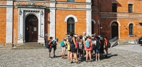 Bei den Rosenheimer Stadtführungen für Kinder in den Ferien gibt es einiges zu entdecken. Fotos  MH Photography/stadt Rosenheim