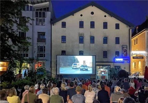 Bei freiem Eintritt laufen täglich Kinofilme am Salzstadel. Foto Kinokultur Rosenheim