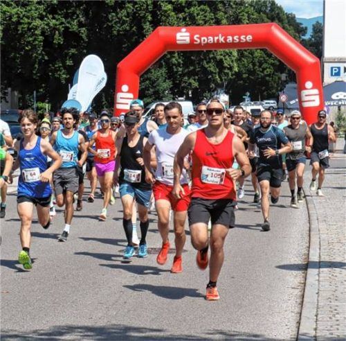 Bei sommerlichen Temperaturen kämpften sich 150 Athleten hoch auf die Tregler Alm.Foto Strim