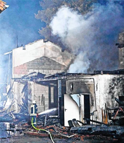 Bei zwei Großbränden binnen weniger Stunden in der Nacht auf Dienstag, 1. Juli, ist in Hundham ein Gesamtschaden in Millionen-Höhe entstanden. Foto Gaulke
