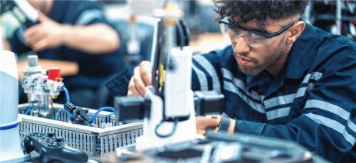 Beliebter Ausbildungsberuf: Maschinenbau und Betriebstechnik.Foto istock
