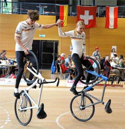 Benny und Lisa Lechner zeigen beim Kunstradsport immer wieder aufs Neue, was sie können. Foto Schwarz