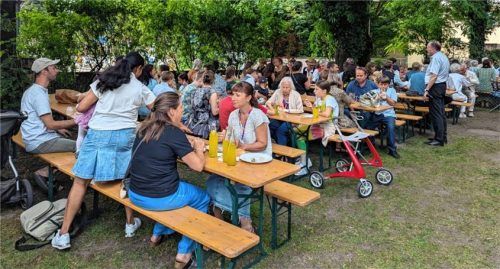 Beste Stimmung herrschte beim Pfarrfest im Garten des Paulusheims. Foto kotter
