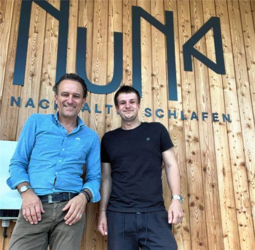Betreiben das Künstlerhotel „NuNa“ in Rosenheim: Hotelmanager Dominik Weimar (rechts) und General-Manager Hannes Dietl. Foto privat