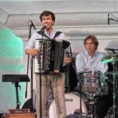 Ein unbeschwerter Abend mit „Knochenmann“ und „Hollerkücherl“