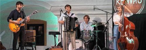 Carpe diem, so lautet das Motto von (von links) Simon Harscheidt, Josef Steinbacher, Jannik Dreyer und Katrin Auer, die leichtfüßigen Mundart-Pop machen. Foto  Pillatzki
