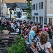 Feiern mit buntem Programm