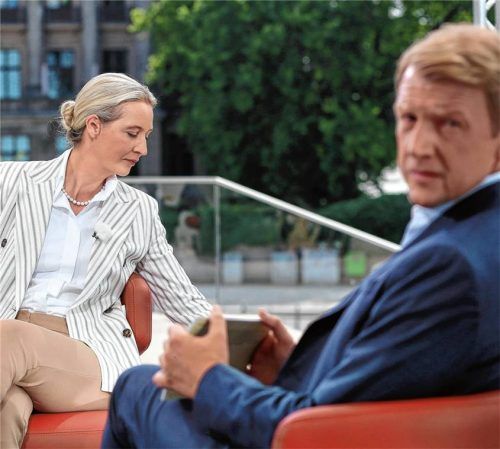 Das Gespräch von Alice Weidel (AfD) mit Markus Preiß, Leiter des ARD-Hauptstadtstudios, wurde durch eine Demonstration massiv gestört. Foto Imago