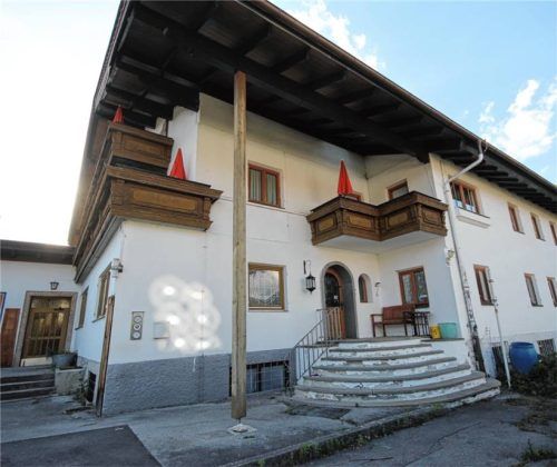 Das leerstehende ehemalige Gasthaus Berghupferl soll zur neuen Flüchtlingsunterkunft in Oberaudorf werden. Foto Schmidt