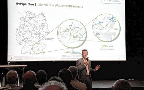 Das Unternehmen bayernets stellte die Pläne zur Umstellung von Erdgasleitungen auf Wasserstoffleitungen in Burgkirchen, Burghausen und Haiming vor. Foto Haindl