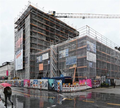 Das Volksbank-Gebäude in der Bahnhofsstraße wird komplett saniert. Foto Schlecker