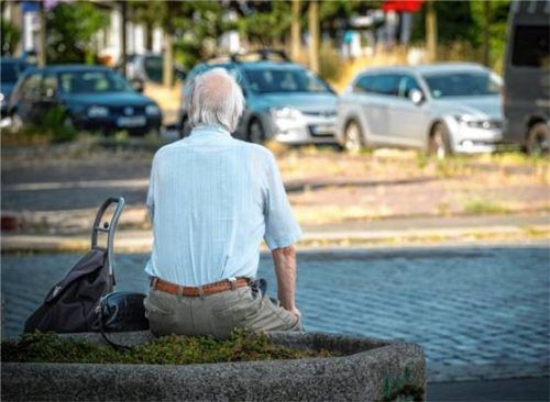 Der Blick voraus, Richtung Renteneintritt, löst für viele jüngere Menschen wachsend Sorgen aus. Foto Imago