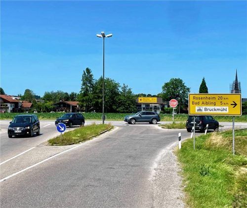 Der dreiarmige Knotenpunkt Staatsstraße 2078 und Kreisstraße RO8 weist in der Unfallhäufungskarte signifikante Werte aus. Ursächlich hierfür sind Vorfahrts-Missachtungen und ein hoher Ausbiegedruck im Verkehr. Foto Neuwirth