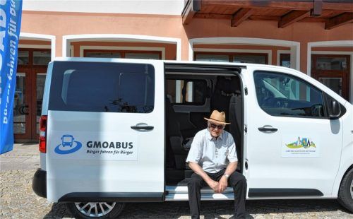 Der Gmoabus scheint langfristig ein Erfolg zu werden. Heinz Oesterle, einer der ersten Initiatoren dieser Idee, freut sich. Foto merk