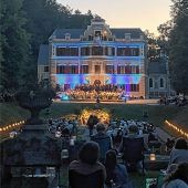 Ein Meer aus Licht und Musik