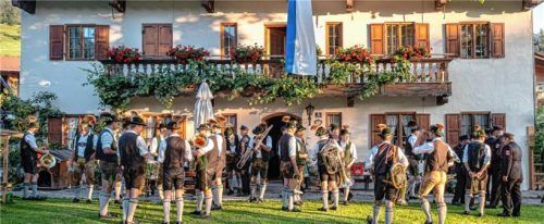 Der Kommandant wird aufgeweckt.Fotos Thomae