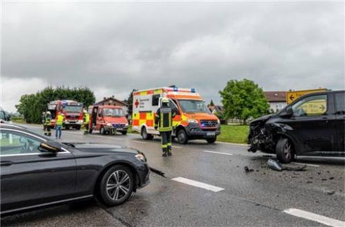 Der Kreuzungsbereich nach dem Unfall. Der Schaden war hoch, verletzt wurde jedoch niemand. Foto 112news/Benje