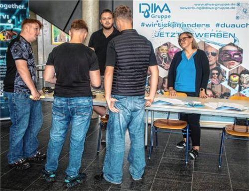 Der Stand der DIWA Group (Wasseranalytik) interessierte viele der anwesenden Jugendlichen. Fotos stache